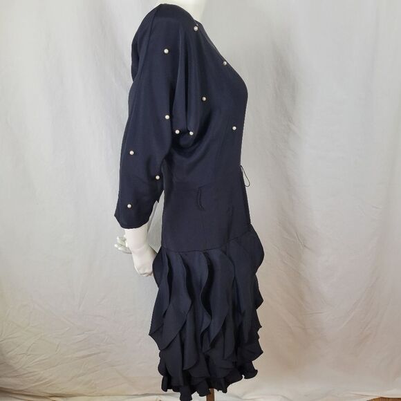 Betsy‎ & Adam Black Ruffle Skirt Faux Pearl Accent Sheath Dress Size 9/10 - Picture 2 of 9